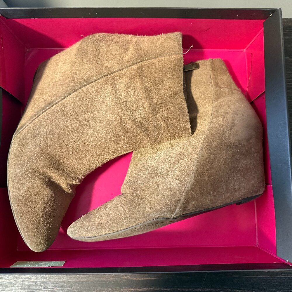 Vince Camuto Melisa Beige Tan Suede Wedge Heel Ankle Booties Women - 9